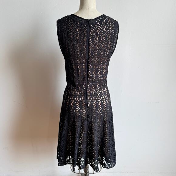 ALAÏA Black Eyelet Lace Fit-and-Flare Knee-length Dress - Picture 4 of 10